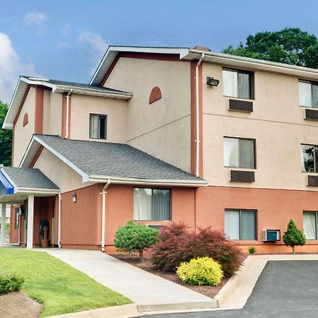 Days Inn By Wyndham Torrington Kültér fotó