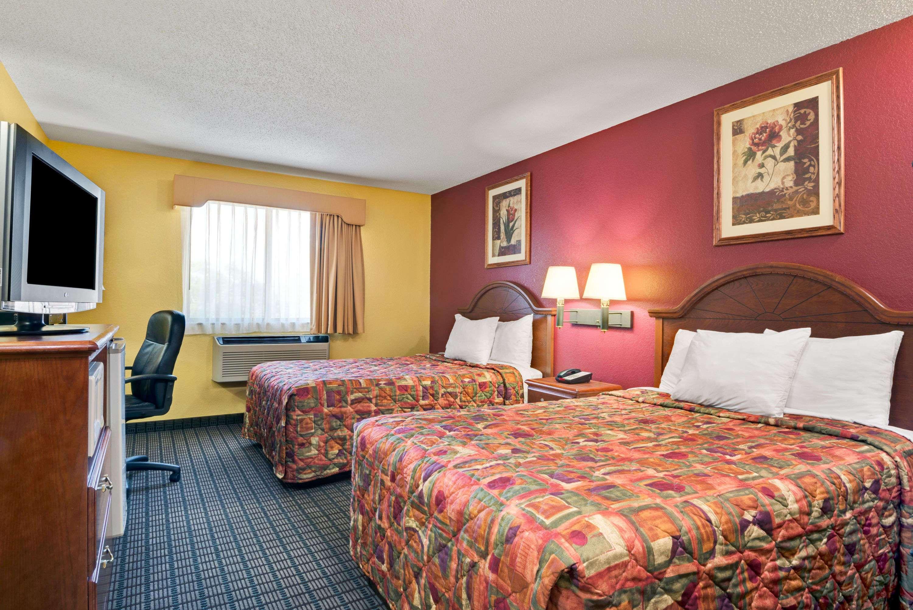 Days Inn By Wyndham Torrington Kültér fotó