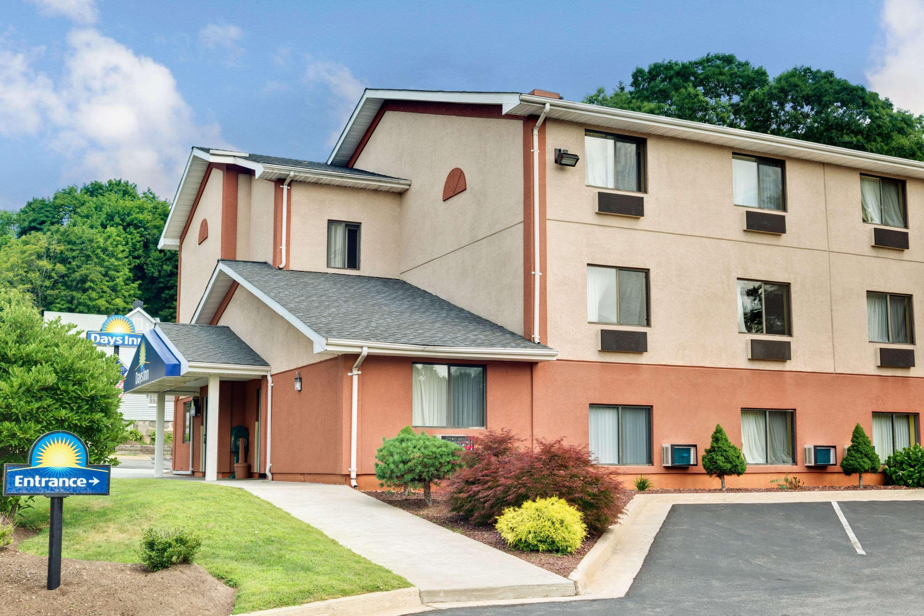 Days Inn By Wyndham Torrington Kültér fotó