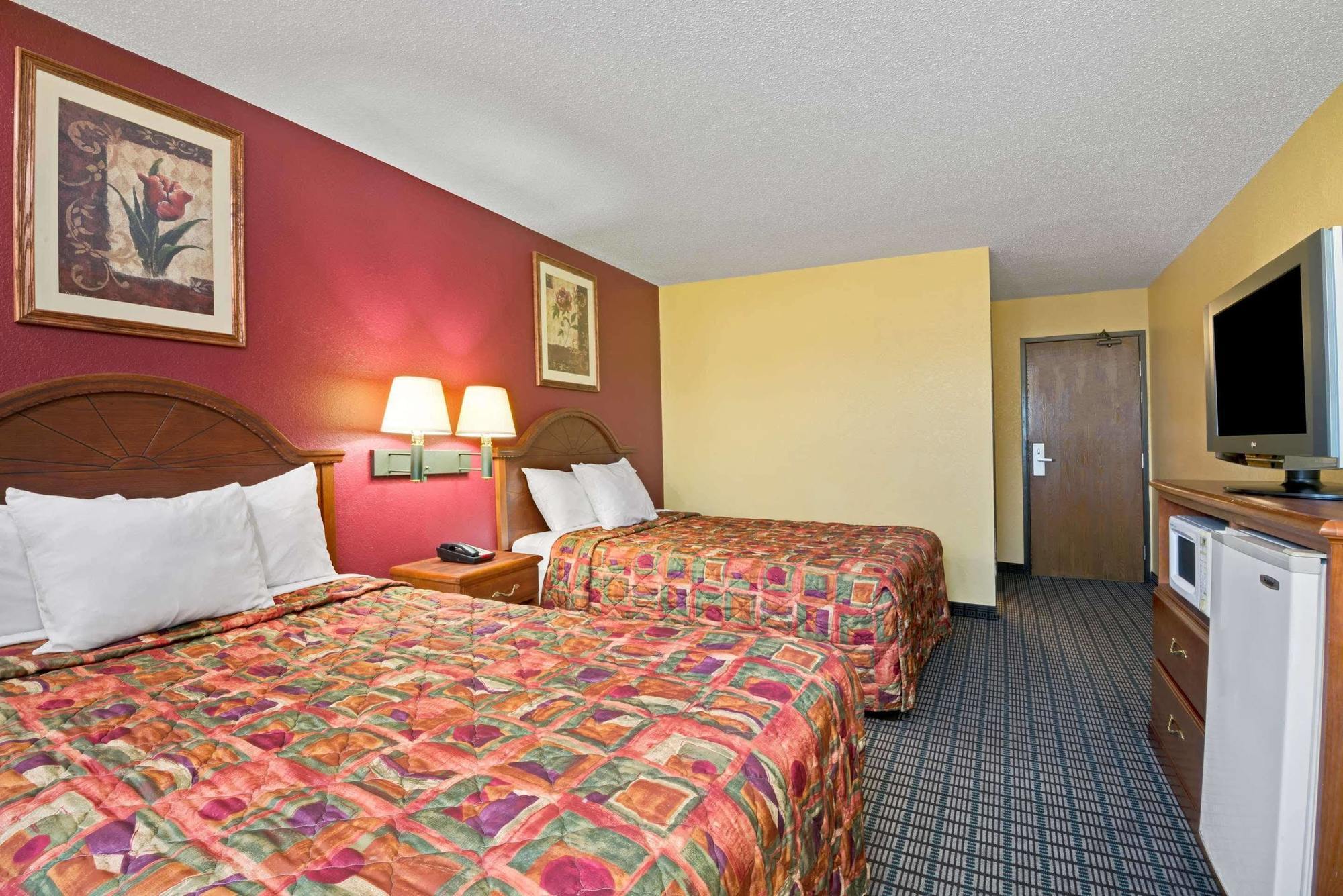 Days Inn By Wyndham Torrington Kültér fotó